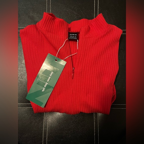 SHEIN | ezwear | Cropped Long Sleeve w/ thumb hole - Picture 2 of 4